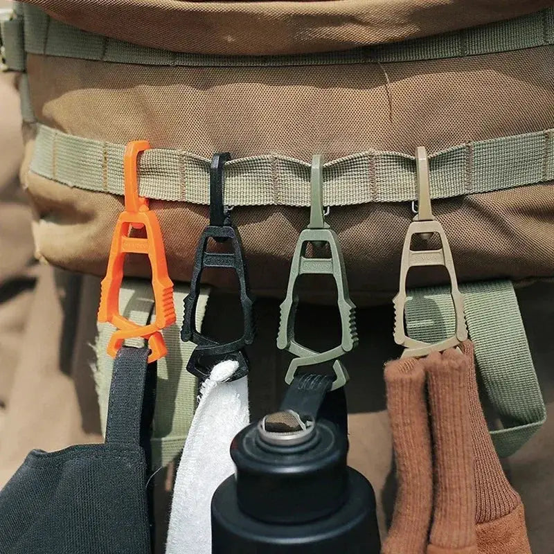 Simples Market outdoor protective gloves clip hangers; four color clips (orange, black, olive, beige) on a tactical belt.