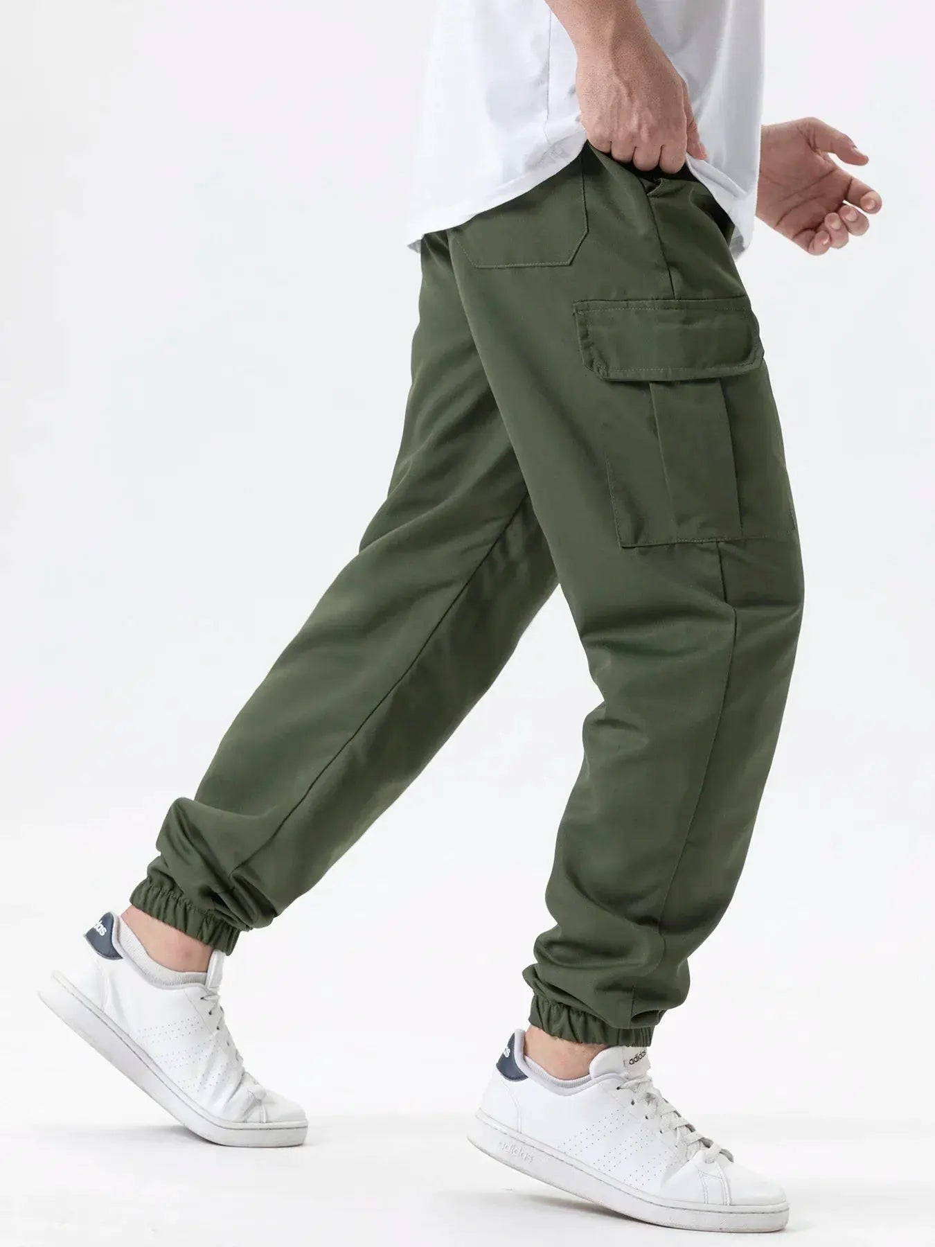 Men's cargo joggers by Simples Market in olive green with drawstring waist and cargo pockets