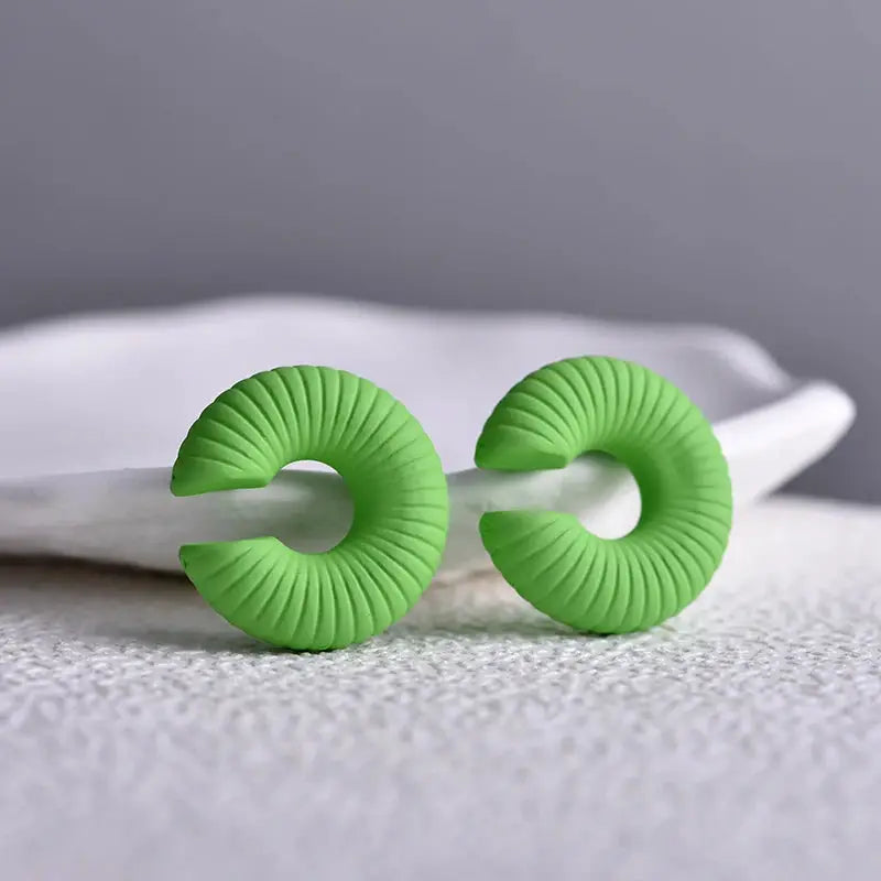ClipCharm Simple Round Circle Clip Earrings For Women No Piercing C Shape Acrylic Lightweight Colorful Ear Cuffs