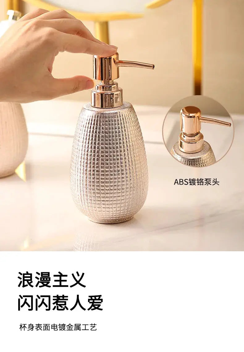 Simples Market rose-gold ceramic soap dispenser with textured body and metal pump