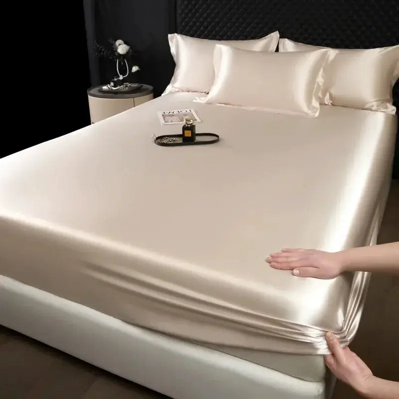 Mulberry silk fitted sheet set (3 pcs) with pillowcases in champagne on a bed