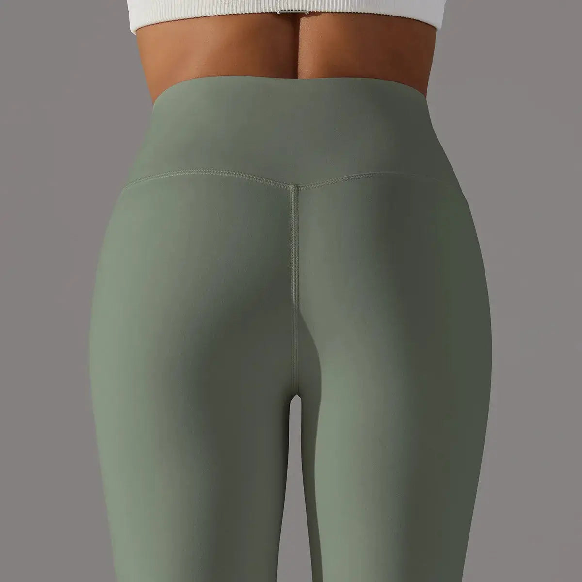 High-waist olive-green leggings for fitness; tight, supportive fabric with back seam, perfect for yoga and running workouts