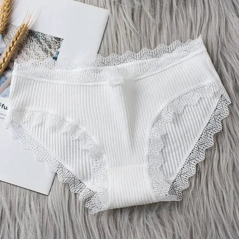 4 Pcs Lace Wavy Trim Bikini Panties, white ribbed fabric with lace edging, Simples Market