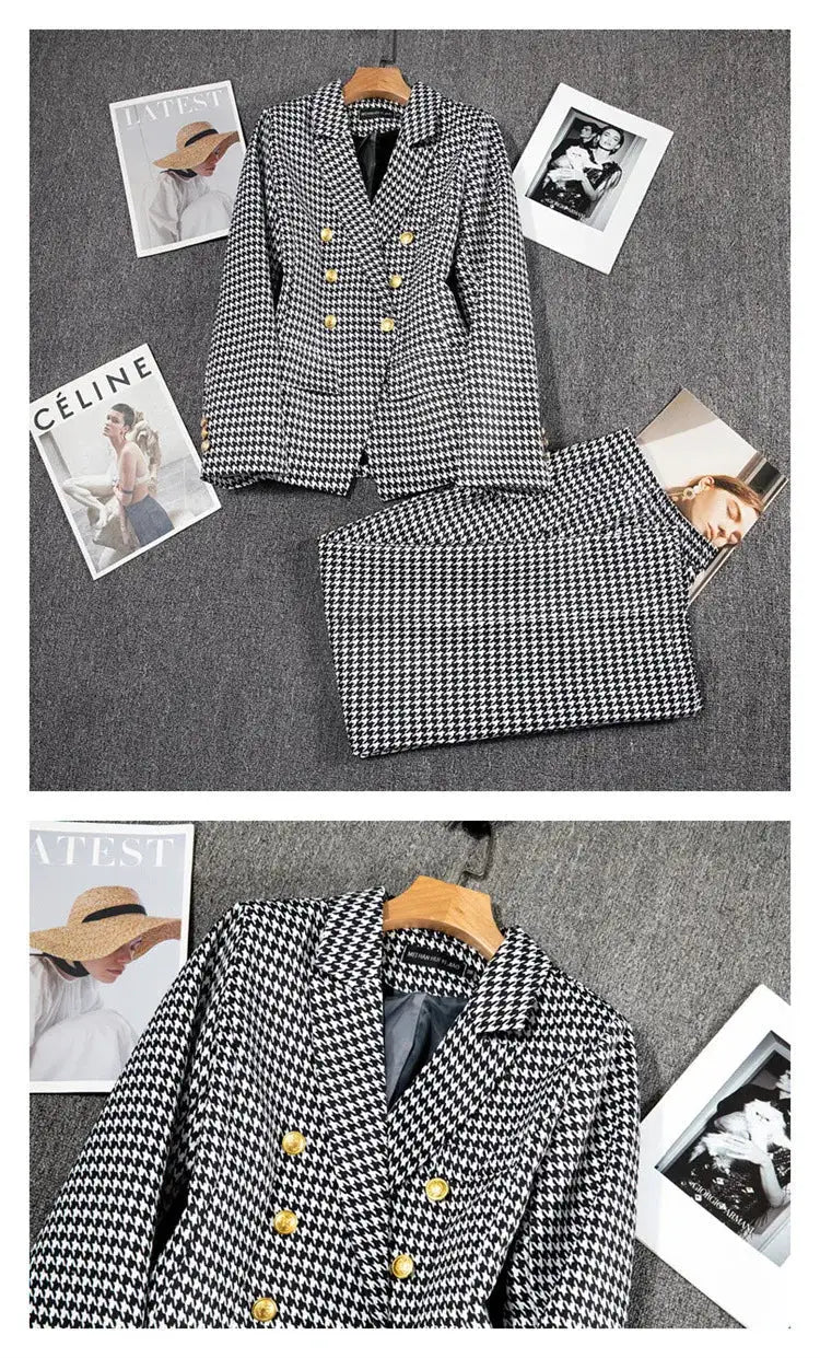 Casual two-piece blazer and pants set for women in black-and-white houndstooth with gold buttons — Simples Market