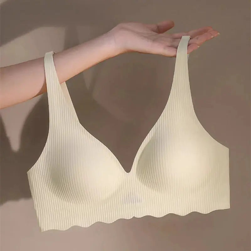 Seamless bra by Simples Market in ivory ribbed fabric with wide straps and V-neck.