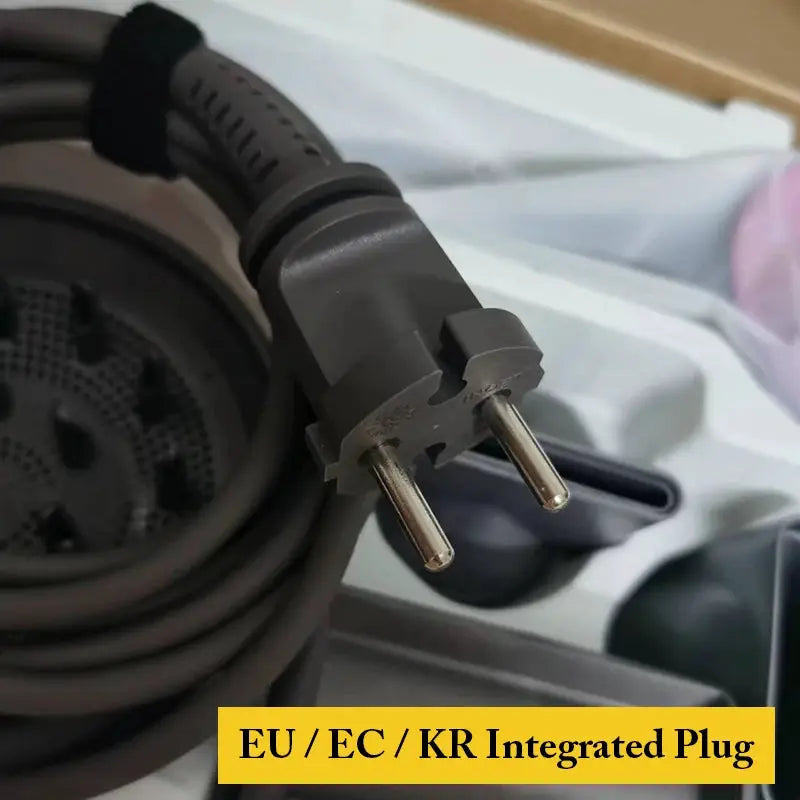 Hair dryer by Simples Market 220V with two-pin EU integrated plug.