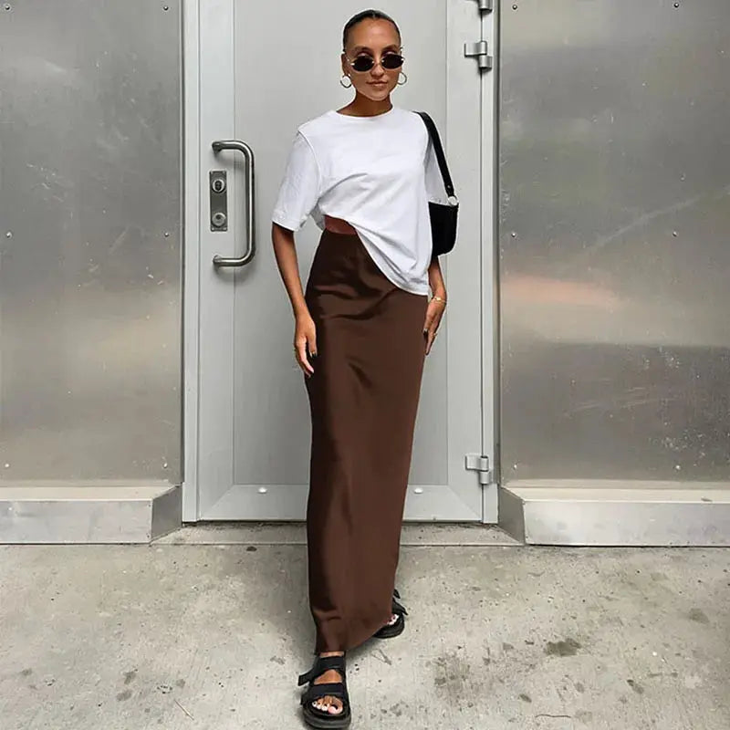 Satin Black Trumpet Skirt by Simples Market; high-waist, long office-style