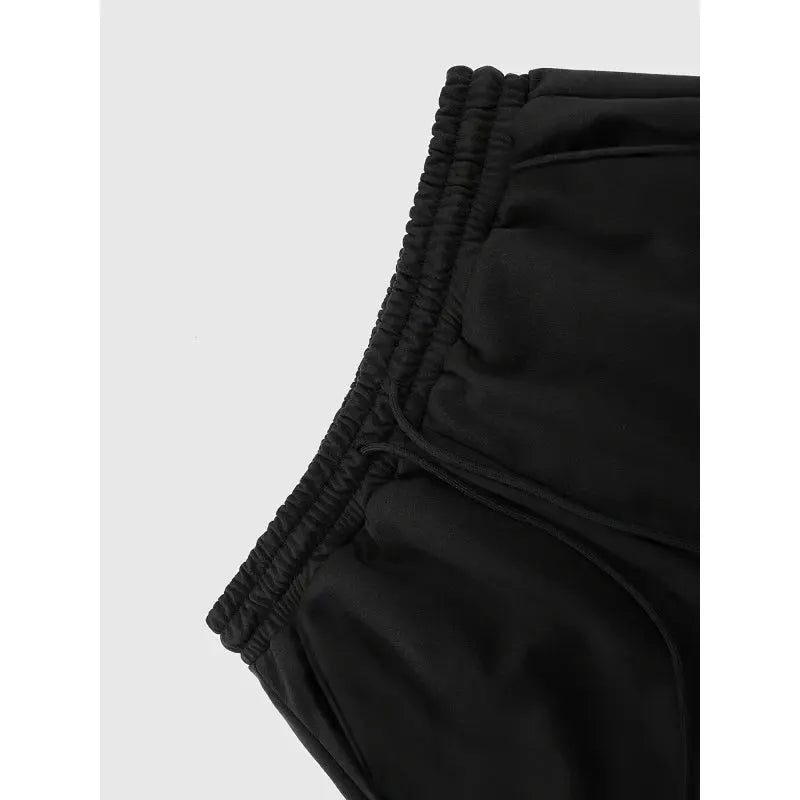 Men's casual sports joggers by Simples Market in black with drawstring waist and cuffed ankles.