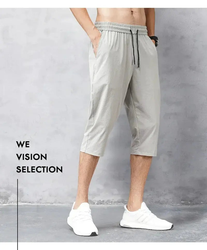 Simples Market 3/4 length men's shorts in light gray with elastic drawstring waist, quick-dry nylon stretch.