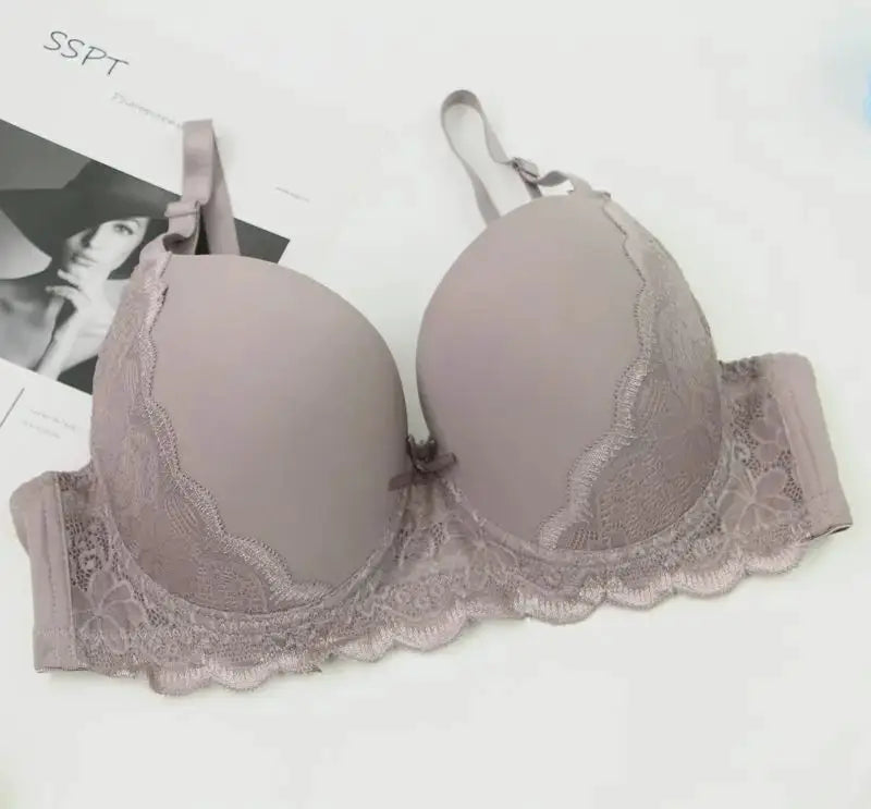 Lace push-up bra from Simples Market in dusty pink with scalloped lace trim