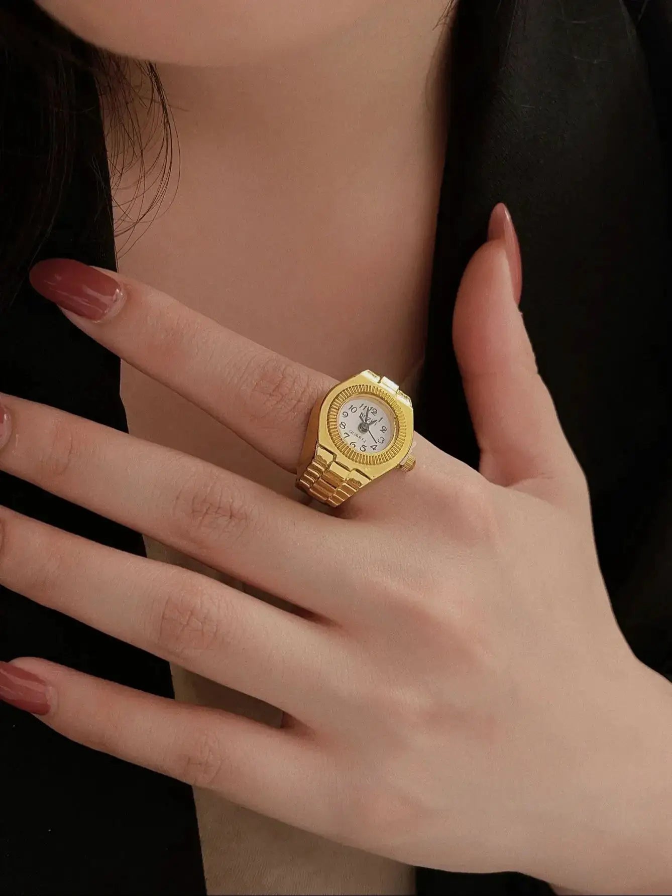 LuxeRing Mini Vintage Finger Ring Watch Quartz Timepiece for Couples Edition Elegant Jewelry Accessory