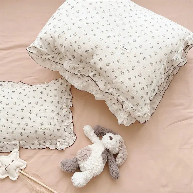 3-piece bedding set by Simples Market: white 100% cotton gauze duvet cover, two pillowcases, tiny florals, ruffle-edge