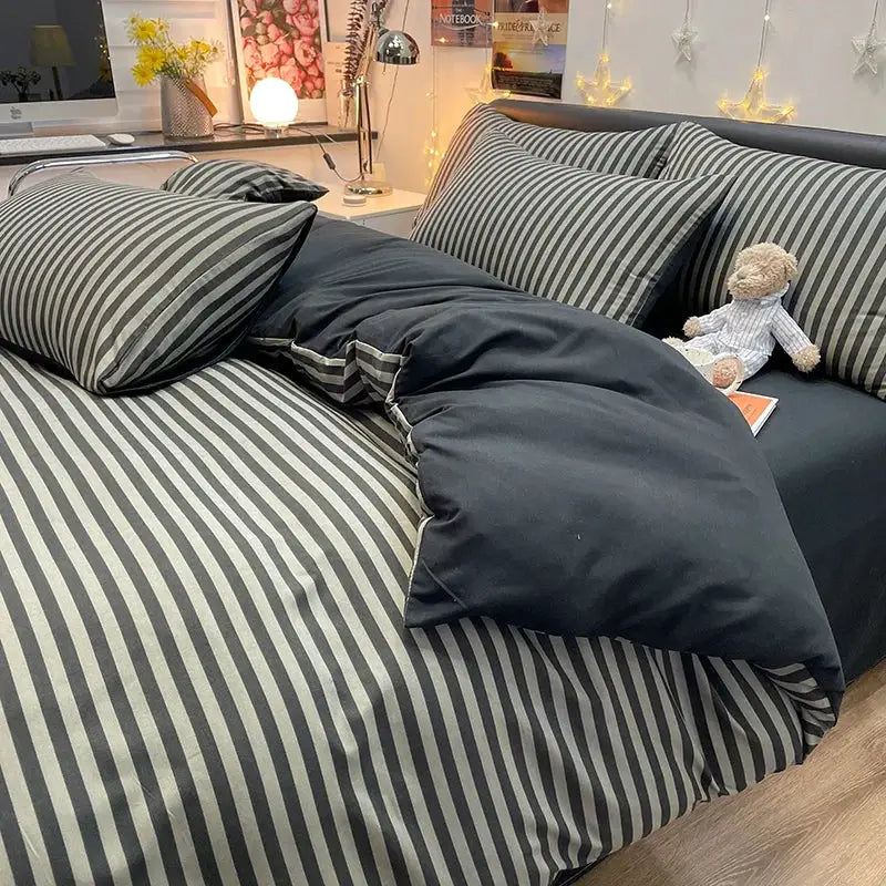 Nordic plaid cotton bedding set by Simples Market with gray striped duvet cover and pillowcases on bed