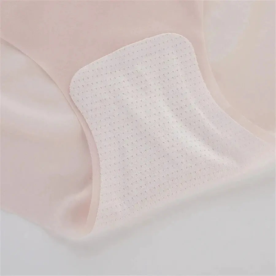 Ice silk seamless women's underwear briefs, pale pink, breathable quick-dry fabric