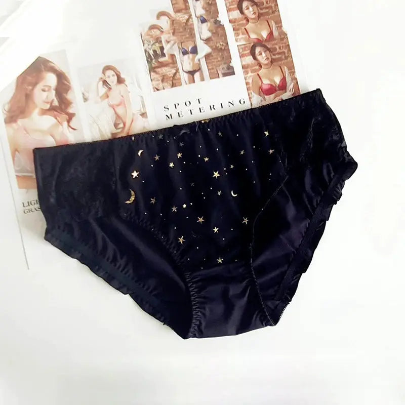 Black low-waist panties with star and crescent moon print by Simples Market lingerie