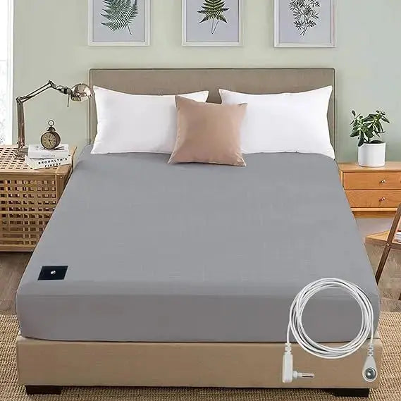 MAXSHARER earthing fitted sheet in gray organic cotton with conductive silver fiber; grounding cable included.