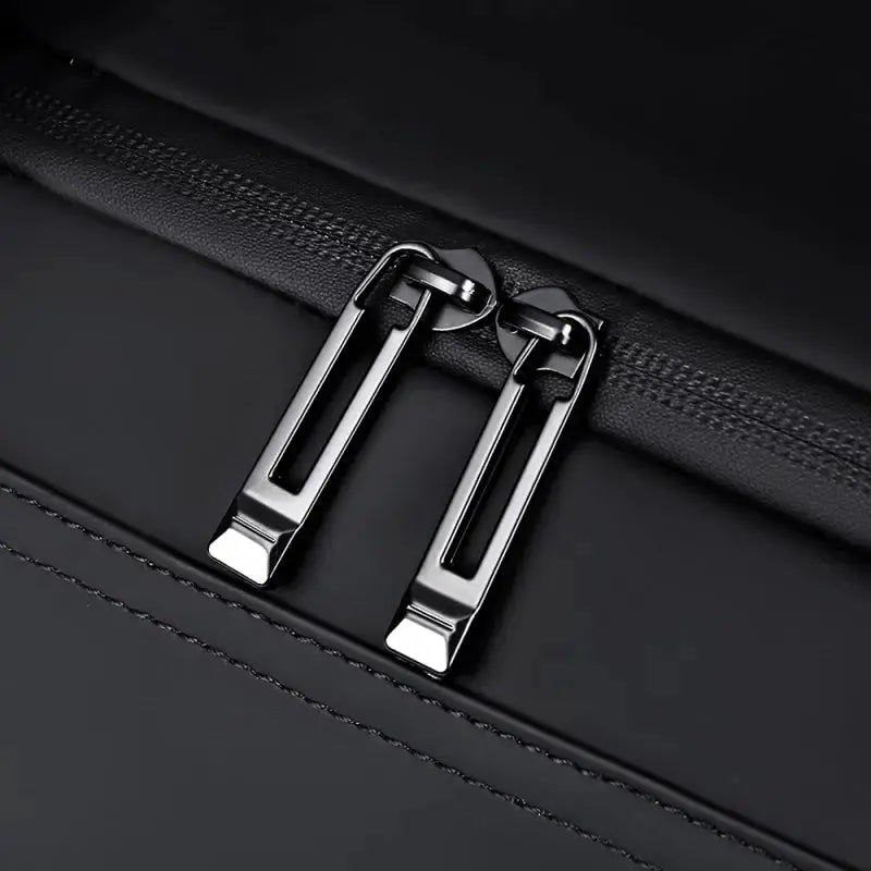 Sports gym bag by Simples Market, black with dual metal zipper pulls, large-capacity travel duffel.