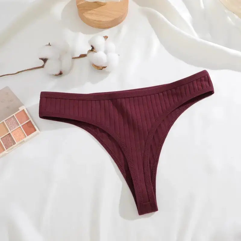 Cotton seamless thong underwear by Simples Market, burgundy low-rise G-string.
