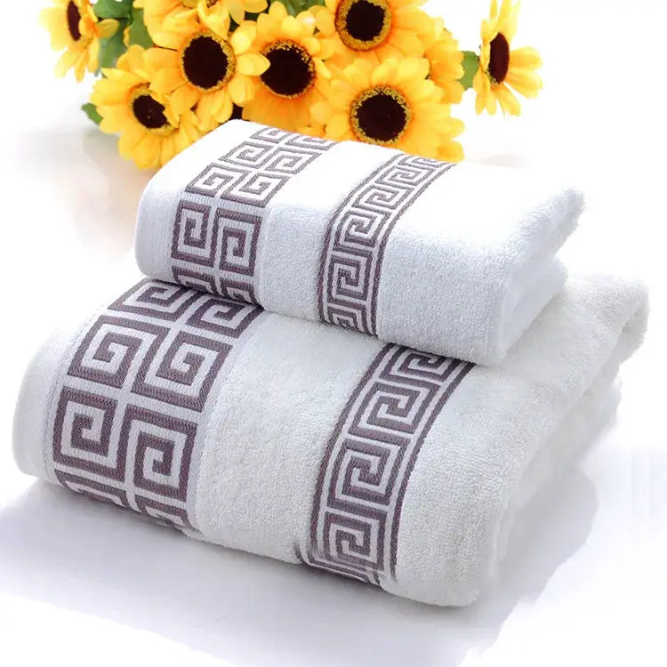 2-piece white cotton towel set by Simples Market with gray geometric border