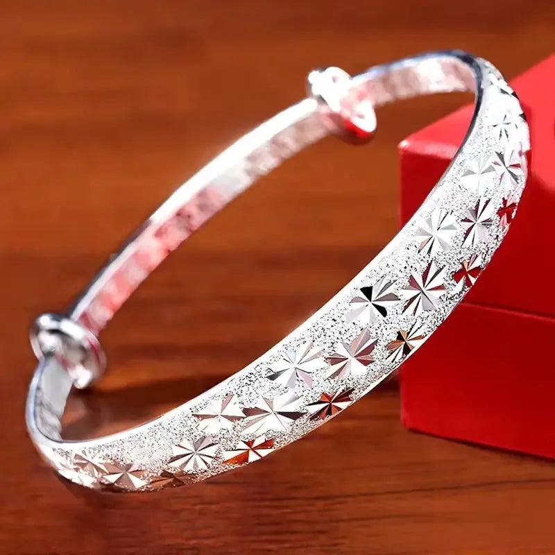 Bangle bracelet in sterling silver with gypsophila star-pattern design for women