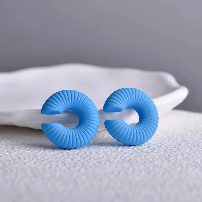 ClipCharm Simple Round Circle Clip Earrings For Women No Piercing C Shape Acrylic Lightweight Colorful Ear Cuffs