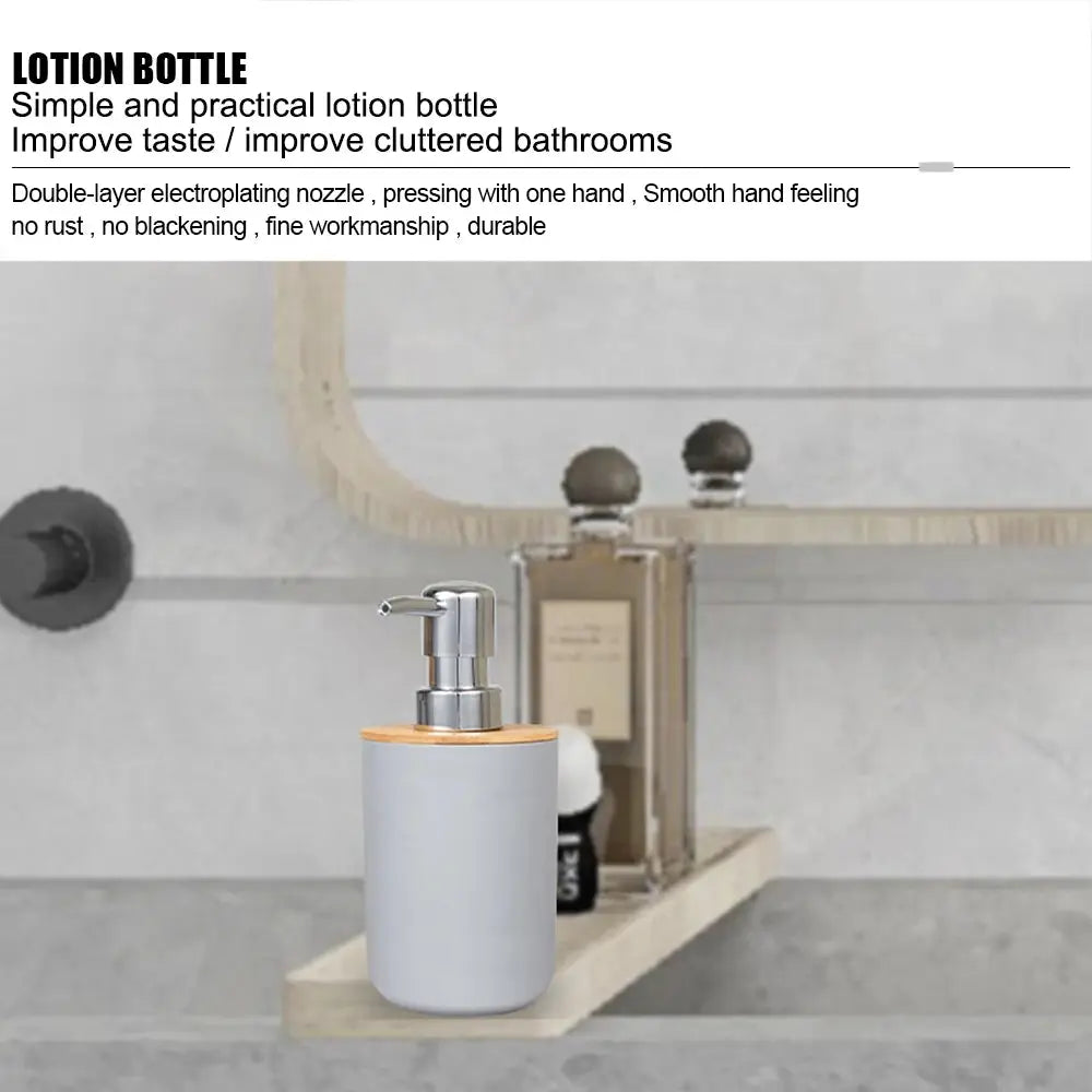 Soap dispenser with gray body, bamboo lid and chrome pump, from Simples Market 6-piece bathroom storage set