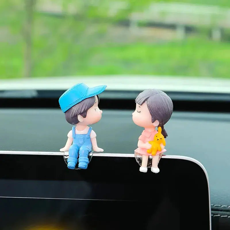 Simples Market car dashboard figurines - cute cartoon couple: blue-cap boy in overalls and pink-dress girl with a yellow plush