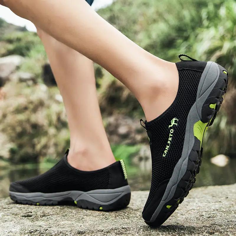 Pair of black breathable mesh slip-on men's sneakers with gray sole and lime accents, Simples Market.