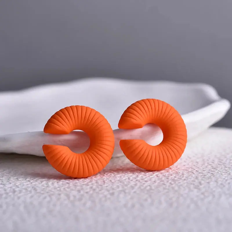ClipCharm Simple Round Circle Clip Earrings For Women No Piercing C Shape Acrylic Lightweight Colorful Ear Cuffs