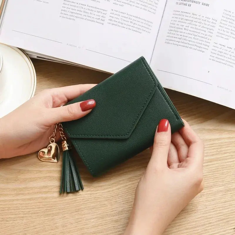 Wallet in green PU leather with tassel and gold heart charm, compact card holder