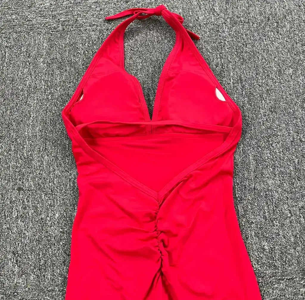 Sporty yoga jumpsuit for women in red with padding and halter neck by Simples Market