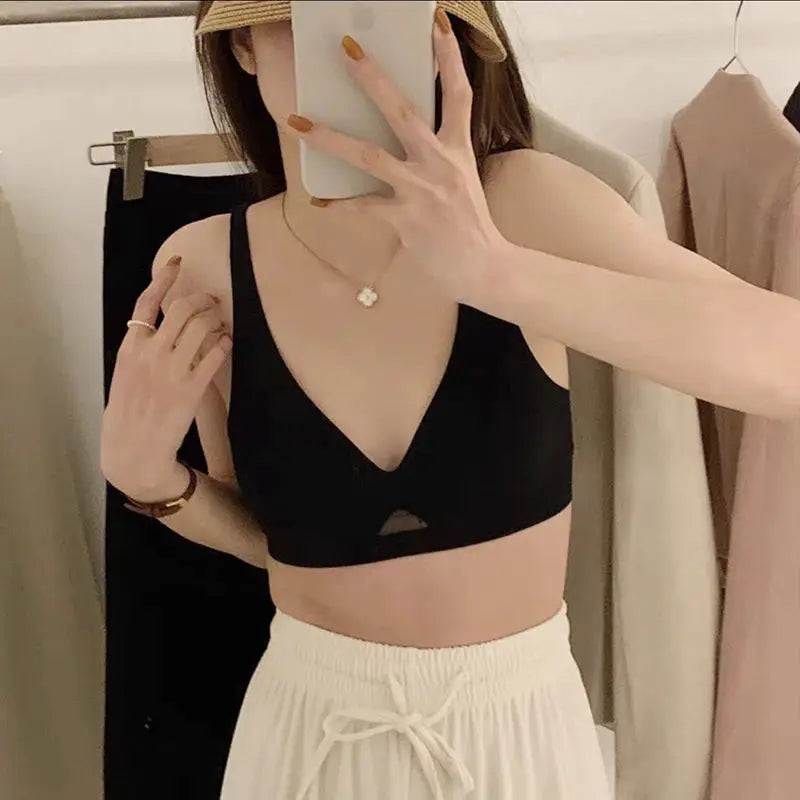 Wire-free bralette, black seamless V-neck bra for women