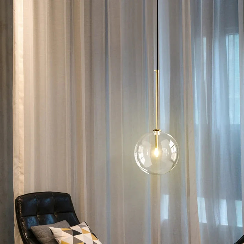 LED pendant lamp with clear glass globe and gold suspension rod by Simples Market