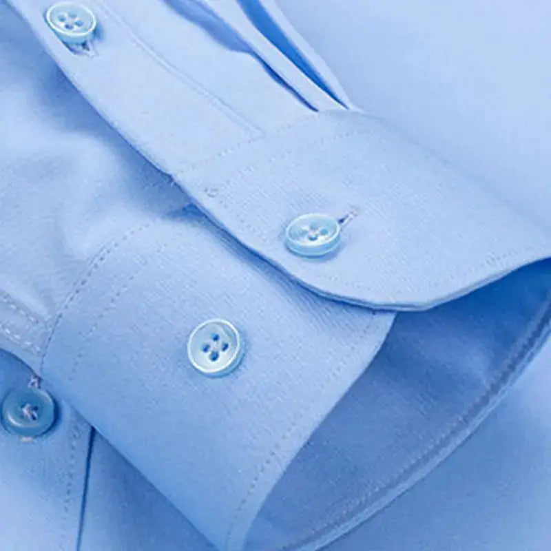 Men's dress shirt in light blue anti-wrinkle fabric with buttoned cuffs and smooth finish