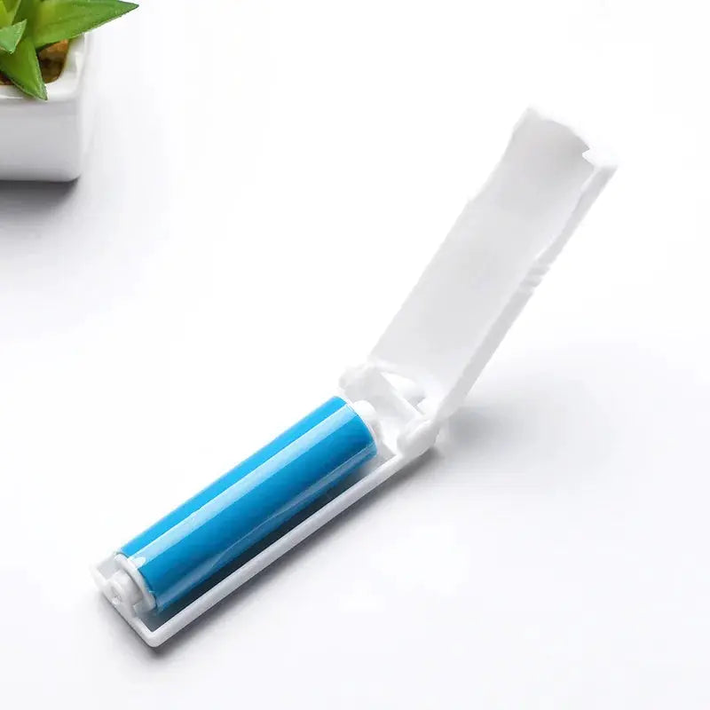 Washable pet hair roller by Simples Market, blue reusable lint roller with foldable cover