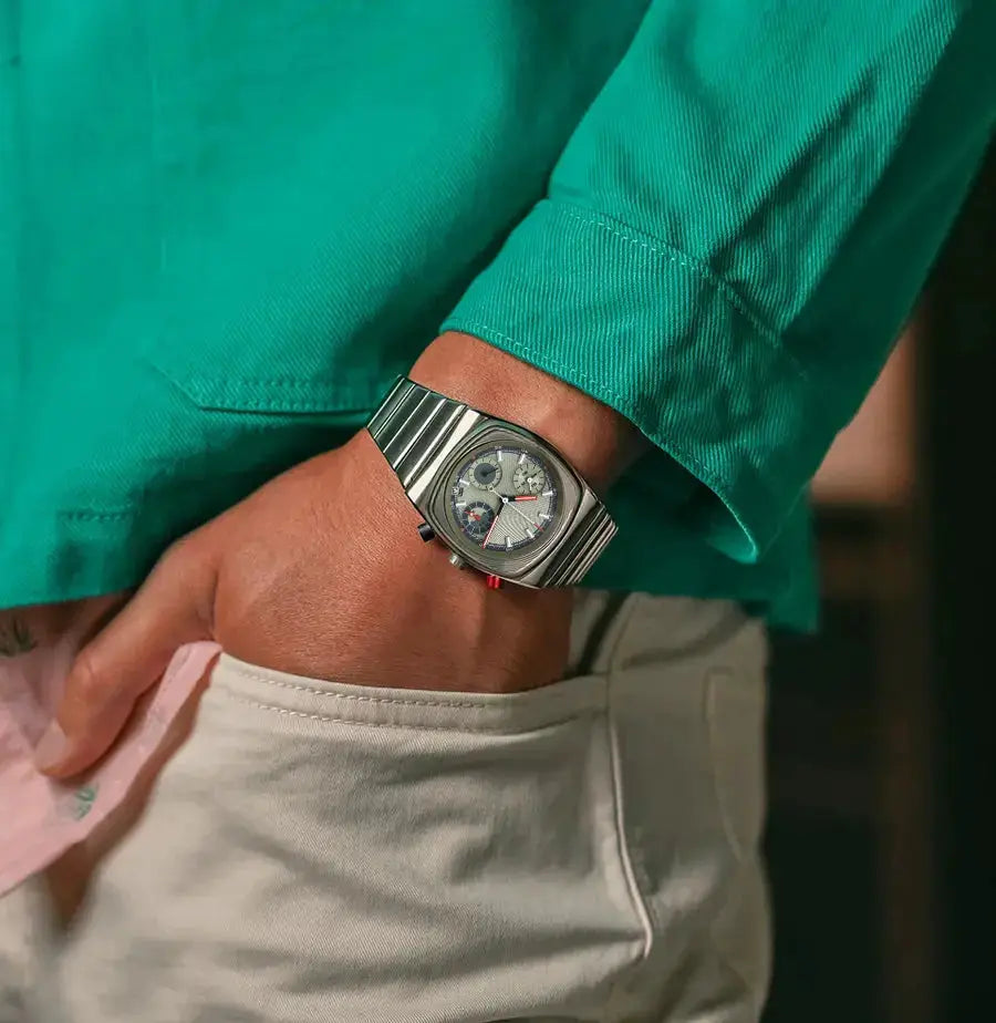 CILOA men's vintage steel automatic wristwatch with chronograph dial and metal bracelet