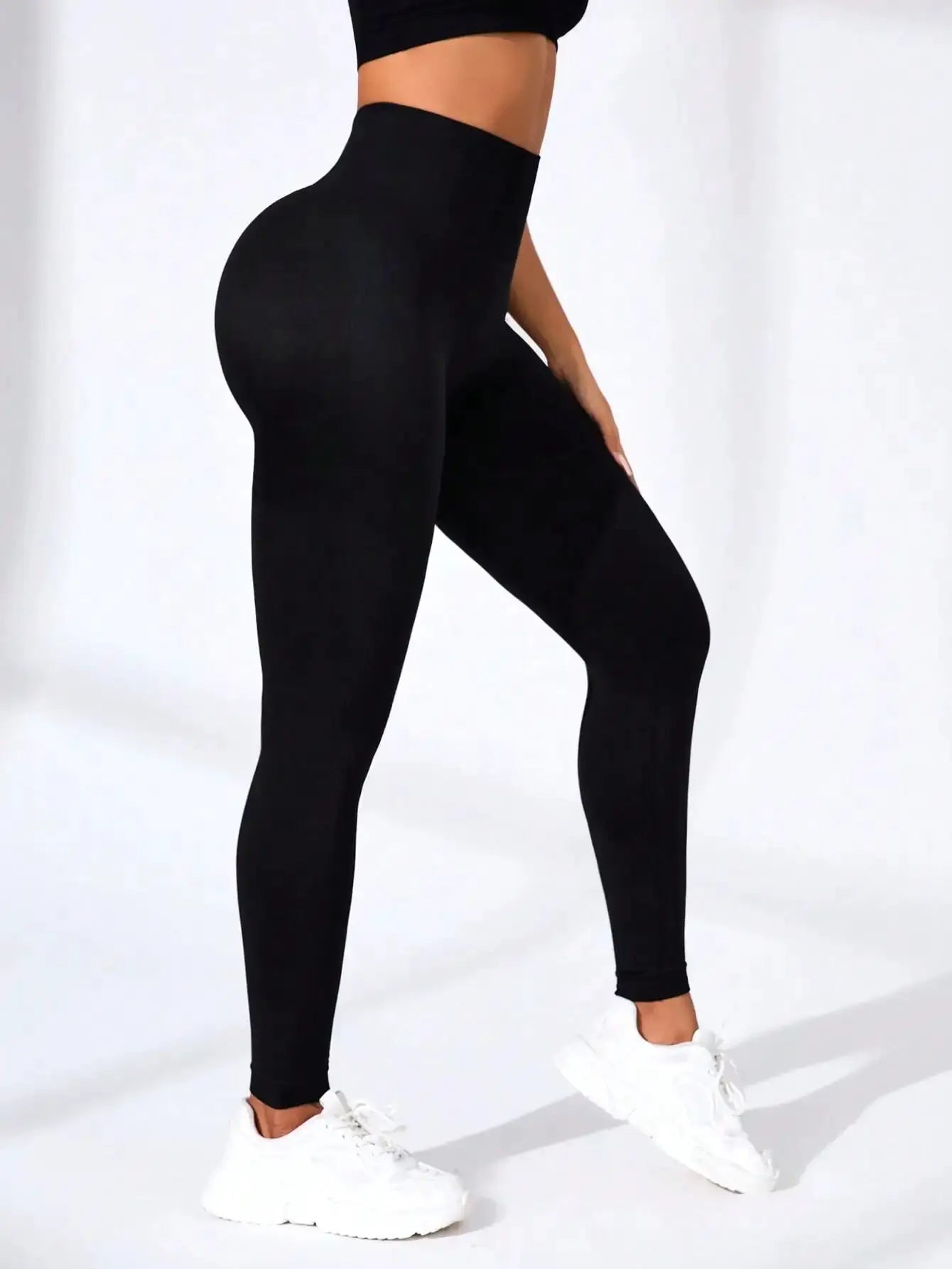 Simples Market seamless yoga leggings with high waist, butt-lifting fit, black quick-dry breathable tights.