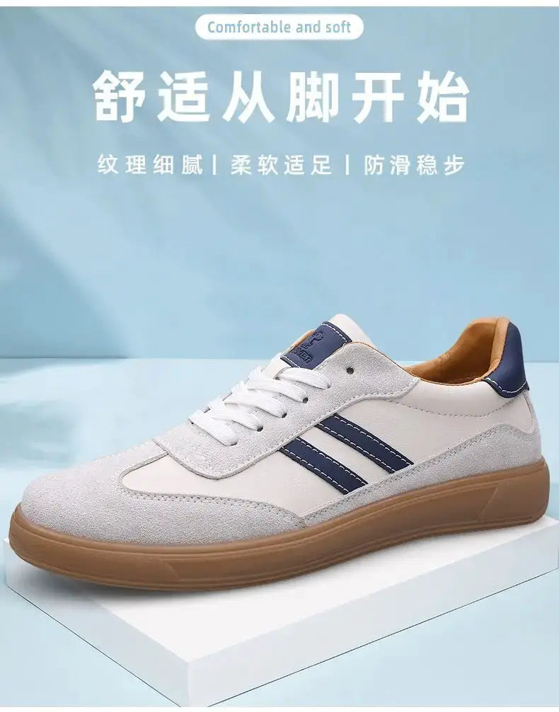 Simples Market men's leather sneakers with white upper, blue side stripes, blue heel patch, and gum sole