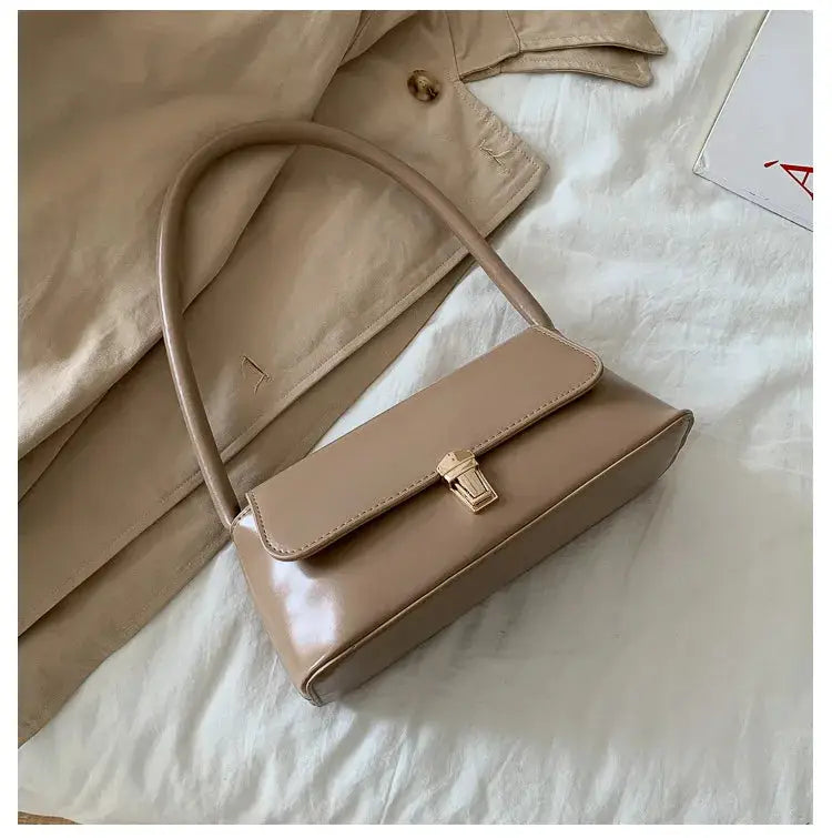 Simples Market beige shoulder bag with top flap and gold-tone clasp