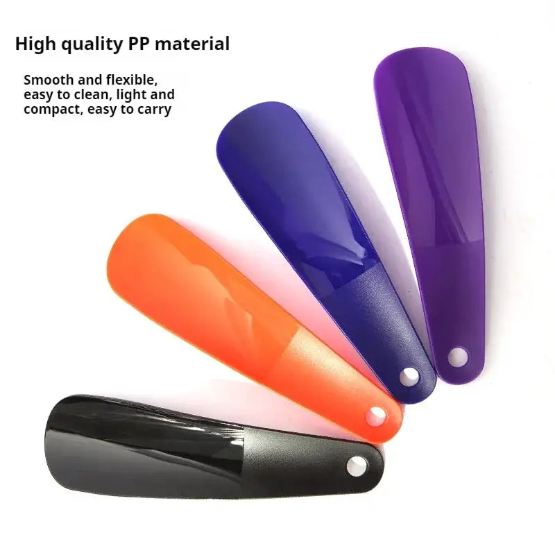 Five short-handle shoe horns in assorted colors (orange, pink, purple, blue, black), 16 cm PP plastic.