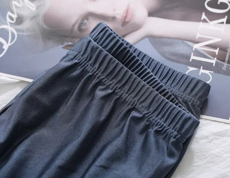 High Elastic Skinny Leggings by Simples Market in dark blue shiny fabric with elastic waistband.