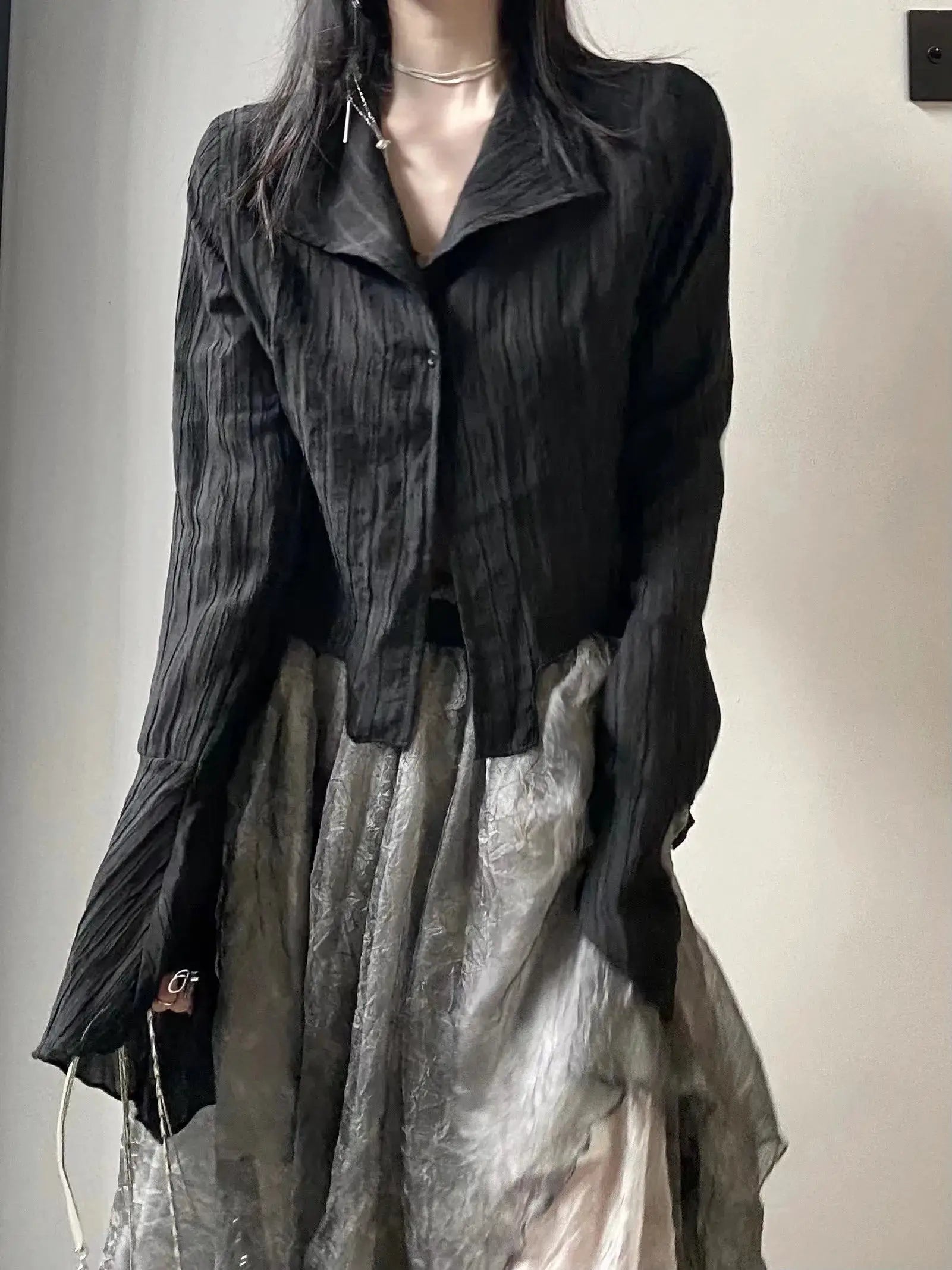 Karrram Gothic black shirt blouse from Simples Market, Yamamoto-inspired, crinkled fabric with an oversized collar.
