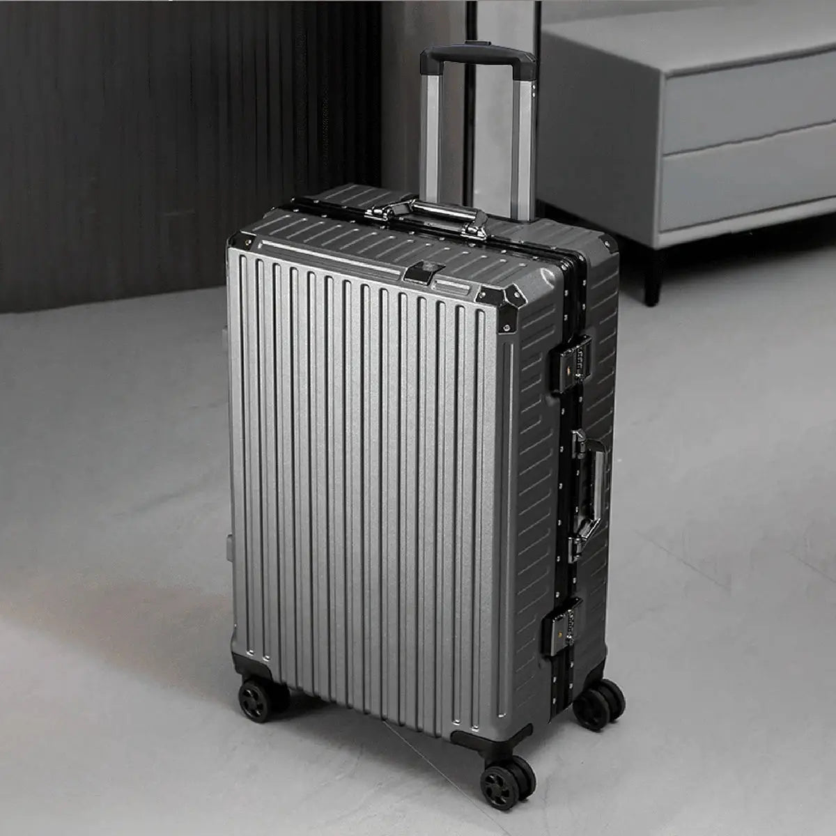 Trolley Luggage Aluminum Frame Rolling Suitcase Durable Carry On With USB Charging And 360 Degree Spinner Wheels