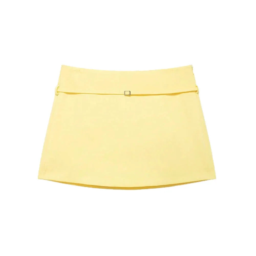 Women's yellow solid skort with belt detail and front buckle
