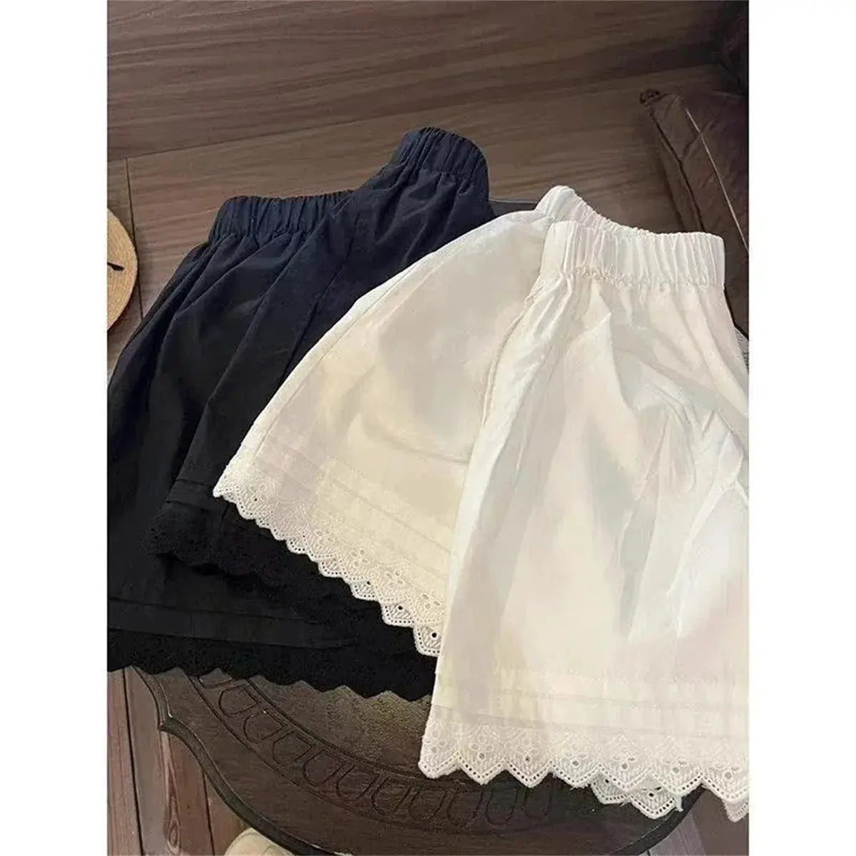 Casual women's shorts, white and black lace-trim patchwork, high-waisted wide-leg, 2 pcs
