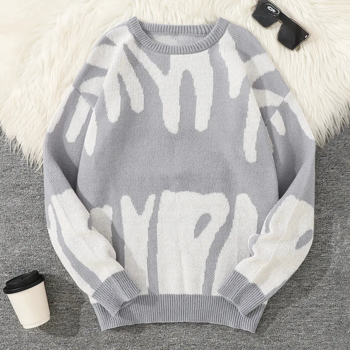Men's pullover sweater in grey and white with irregular jacquard pattern, round neck, ribbed cuffs