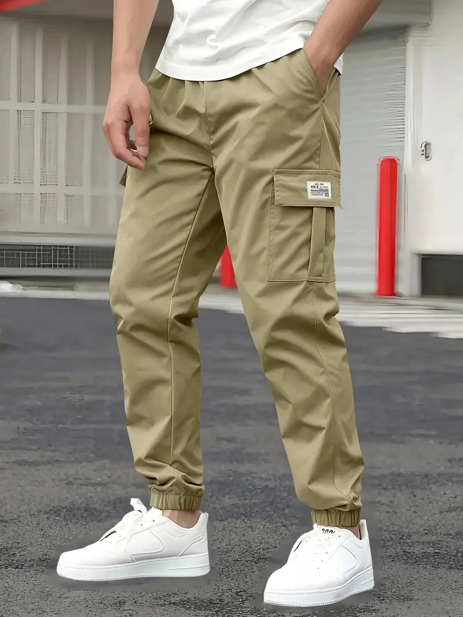 Men's khaki cargo sweatpants by Simples Market with multiple pockets and elastic cuffs