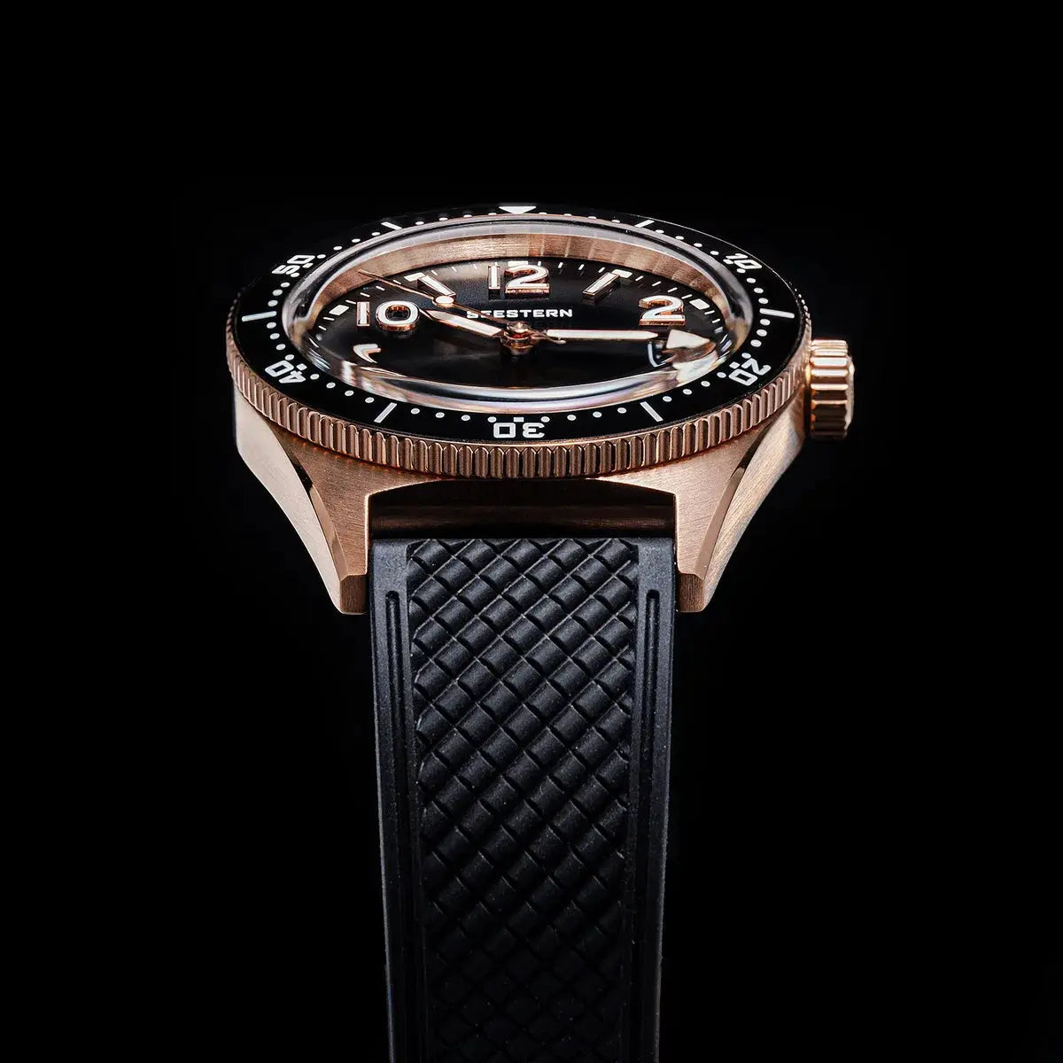 SEESTERN Diver men's watch with rose-gold-tone case, black dial, and textured black rubber strap