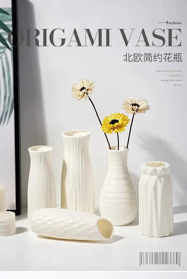 White plastic Nordic vase set (5 pieces) with multiple shapes for fresh flowers