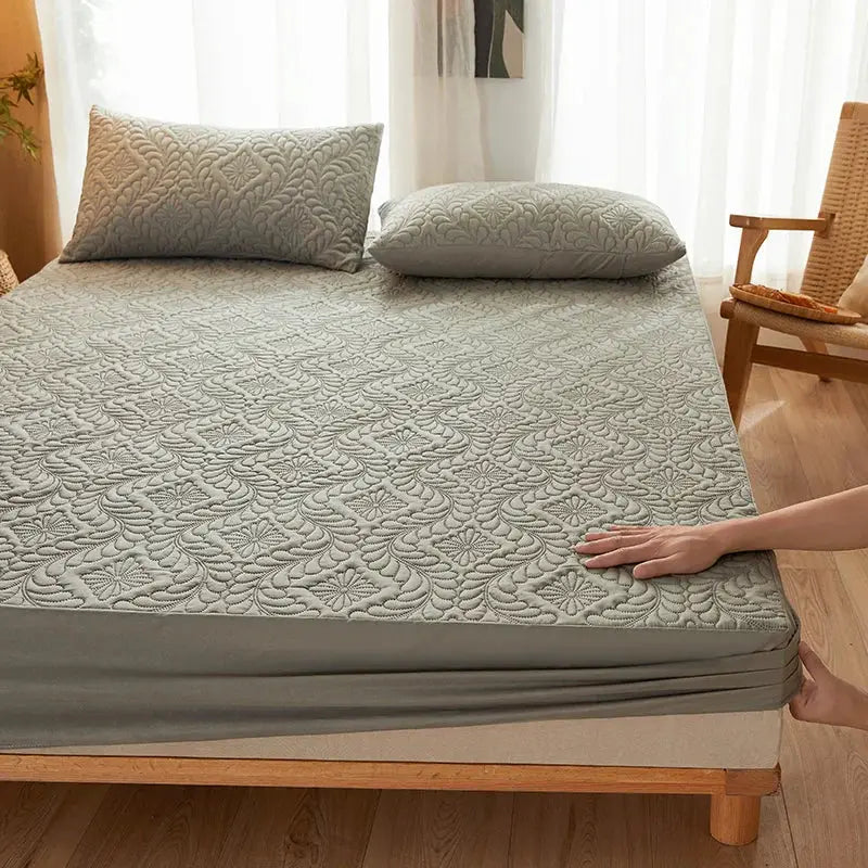 Simples Market waterproof quilted mattress protector, breathable anti-mite antibacterial fitted cover in gray with two pillows